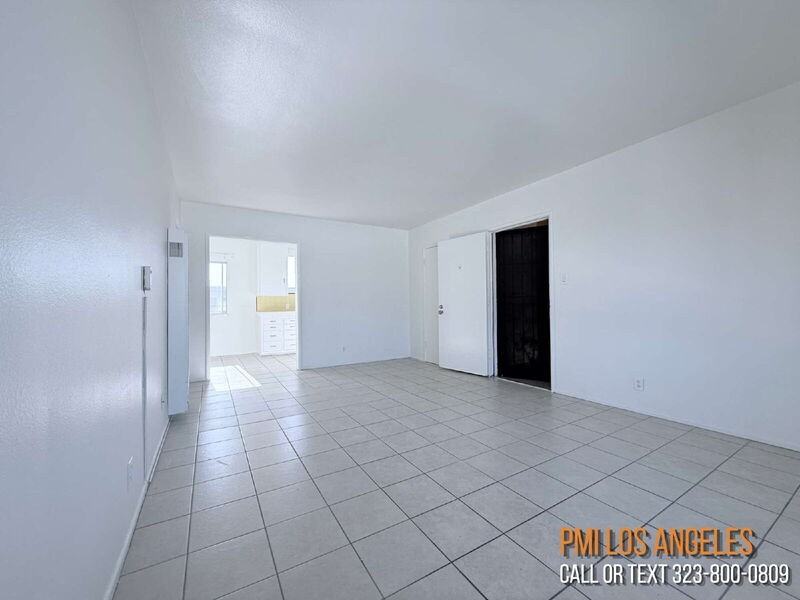 943 W 68th St #4 - Photo 3 of 29