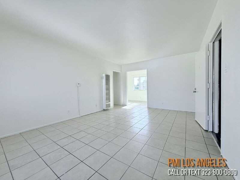 943 W 68th St #4 - Photo 4 of 29