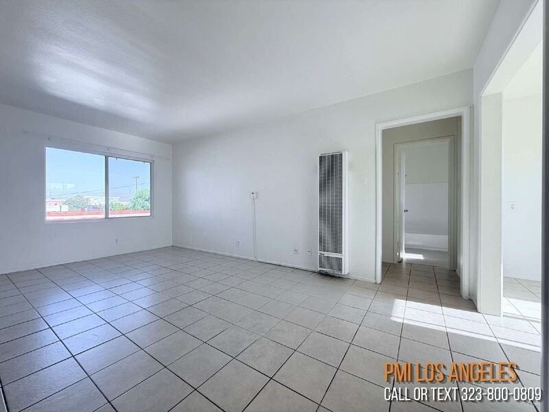 943 W 68th St #4 - Photo 5 of 29