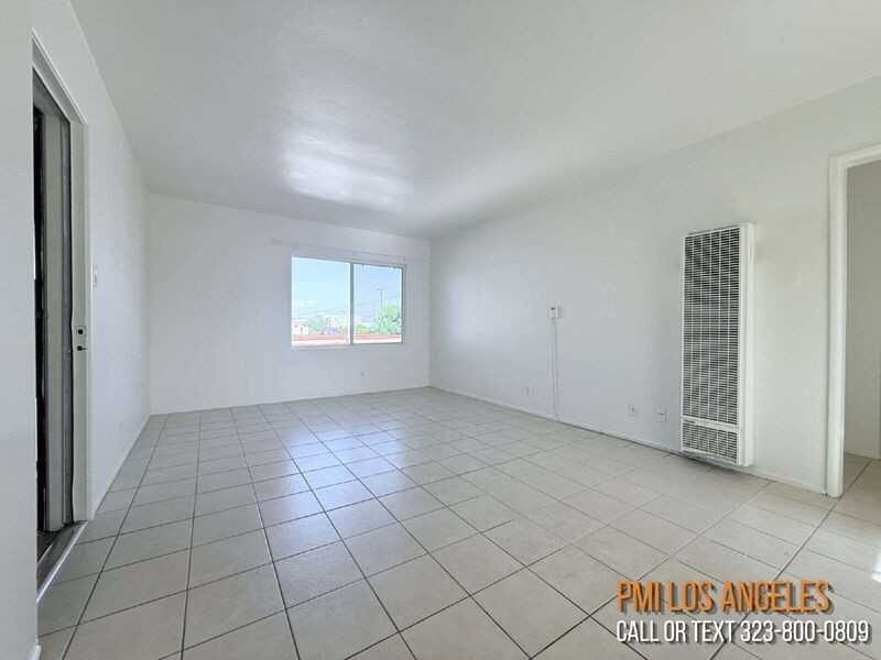 943 W 68th St #4 - Photo 6 of 29