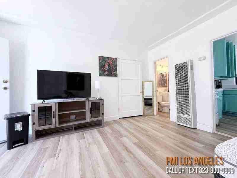 6914 1/2 S Main St - Photo 5 of 14