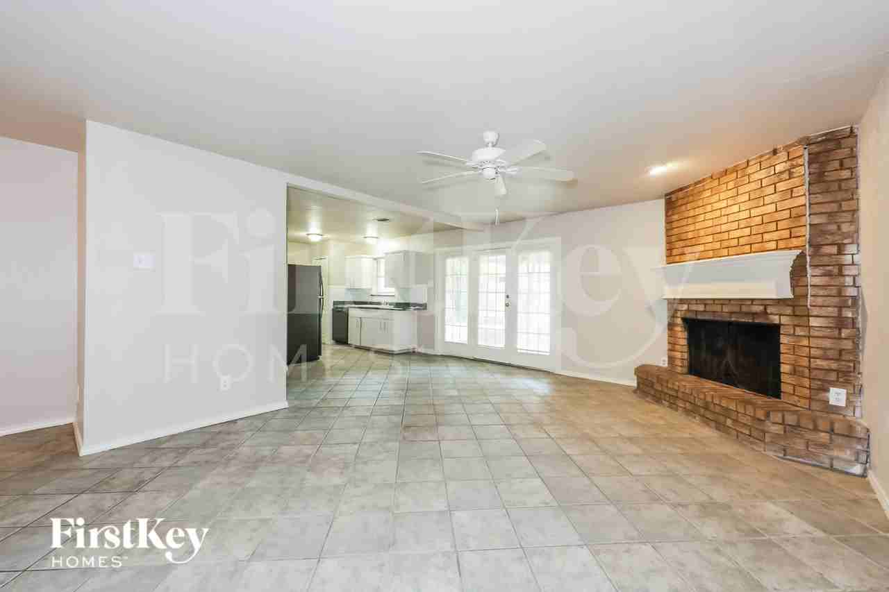5321 Saddleback Rd - Photo 3 of 16