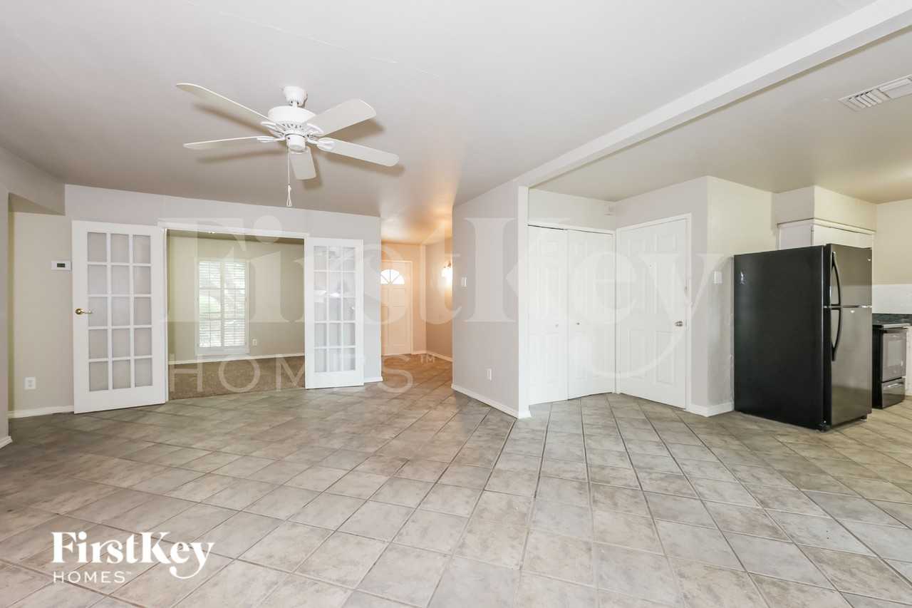 5321 Saddleback Rd - Photo 4 of 16