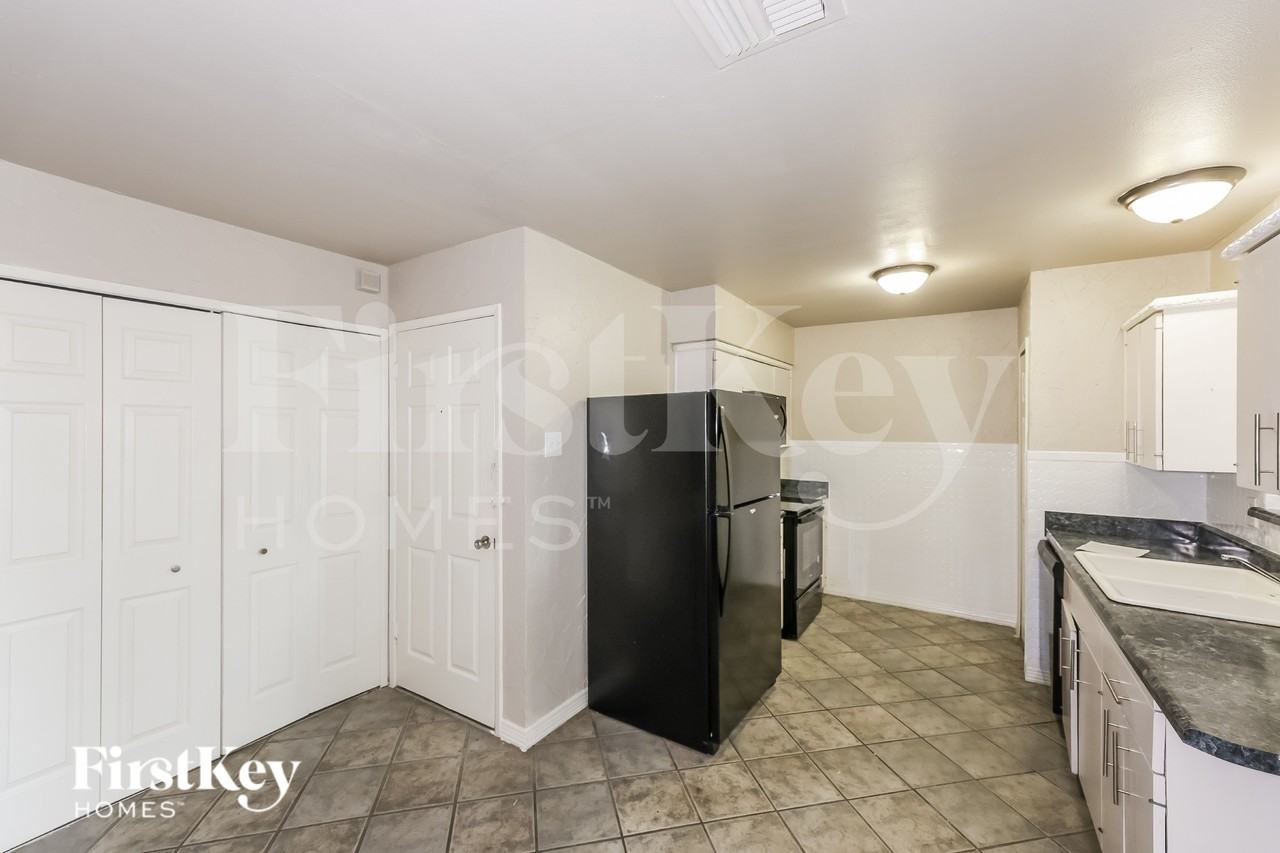 5321 Saddleback Rd - Photo 5 of 16