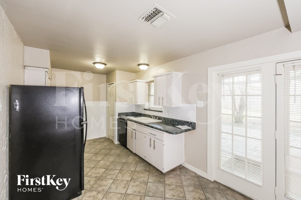5321 Saddleback Rd - Photo 6 of 16