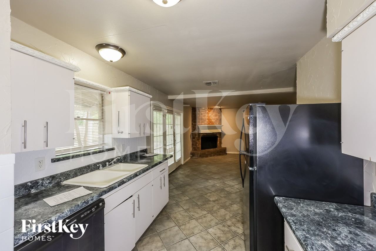 5321 Saddleback Rd - Photo 7 of 16