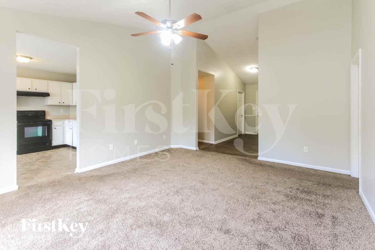 5204 Hodson Dr - Photo 5 of 19