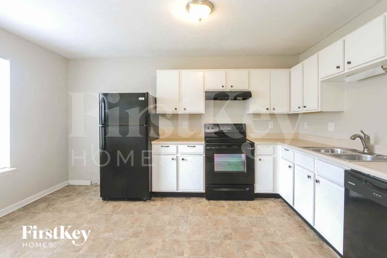 5204 Hodson Dr - Photo 6 of 19