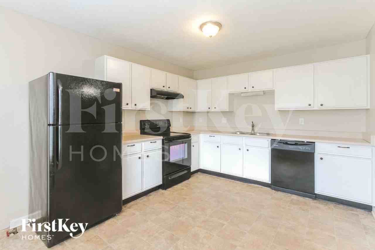 5204 Hodson Dr - Photo 7 of 19