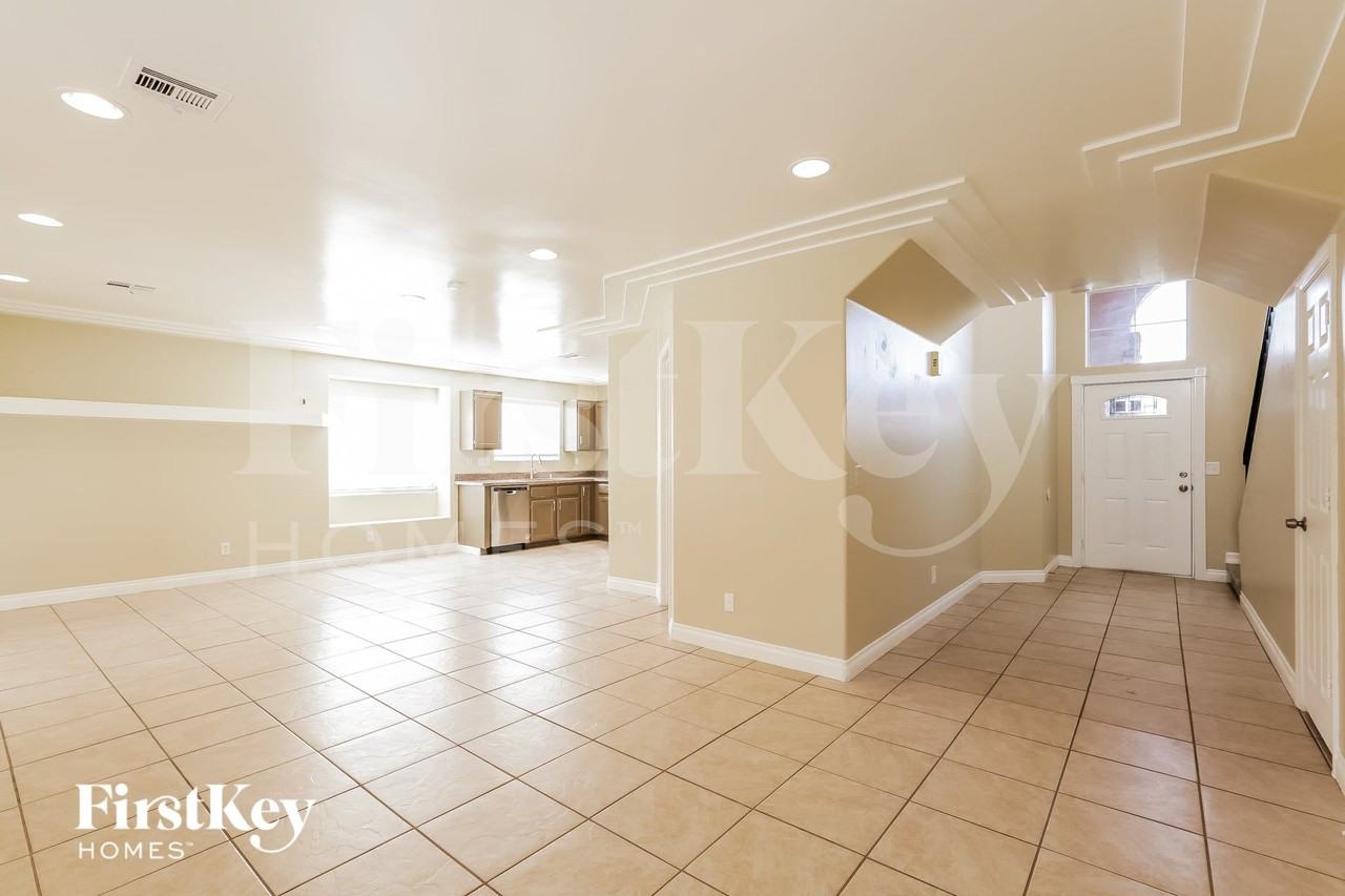 4512 Powell Point Way - Photo 3 of 15