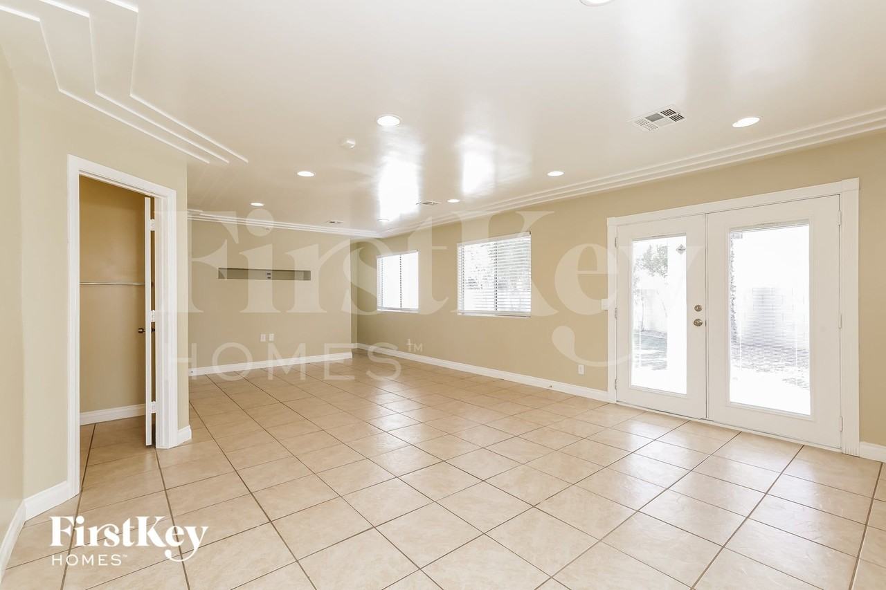 4512 Powell Point Way - Photo 4 of 15