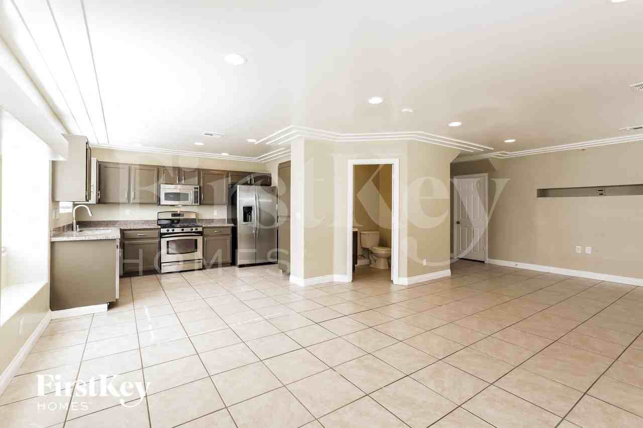 4512 Powell Point Way - Photo 5 of 15