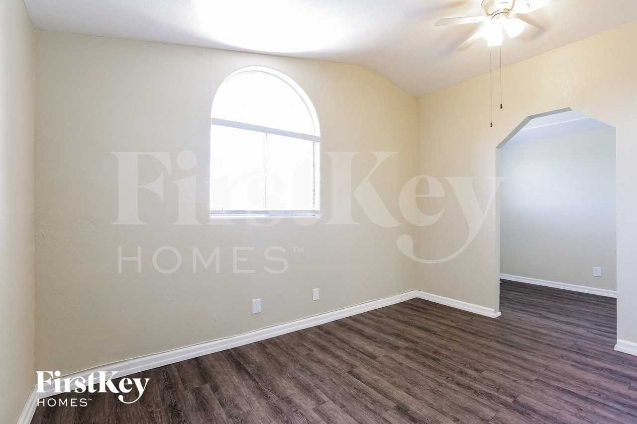 4512 Powell Point Way - Photo 7 of 15