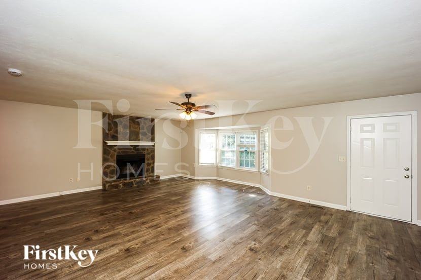 420 Freestone Dr - Photo 2 of 16