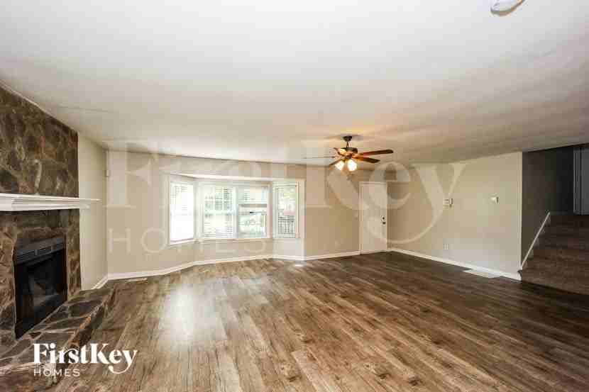 420 Freestone Dr - Photo 3 of 16