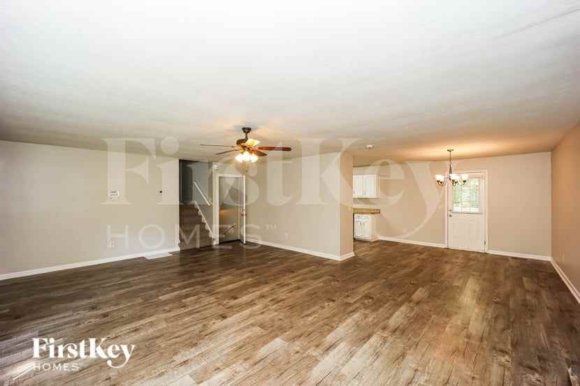 420 Freestone Dr - Photo 4 of 16