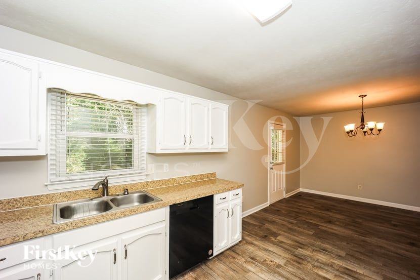 420 Freestone Dr - Photo 6 of 16