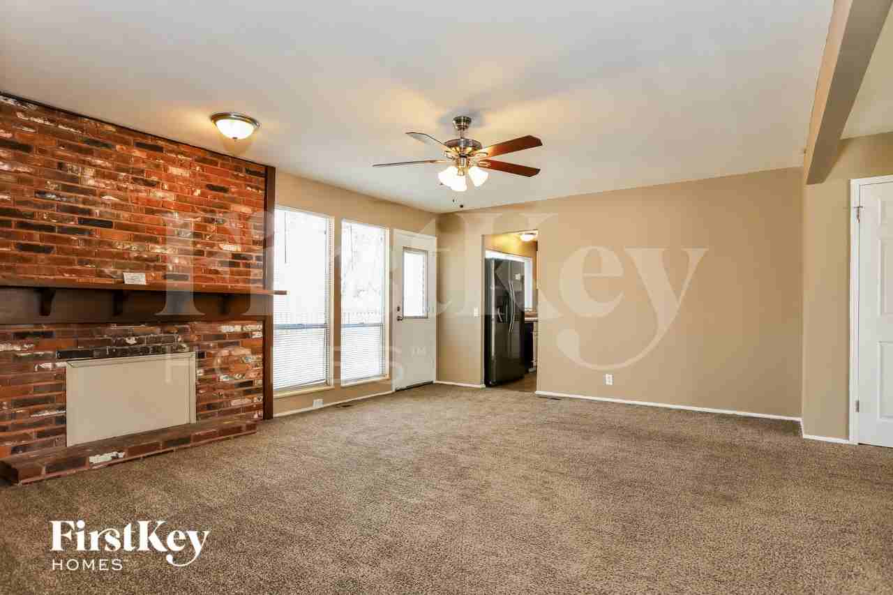 3250 Churchill Dr - Photo 3 of 15