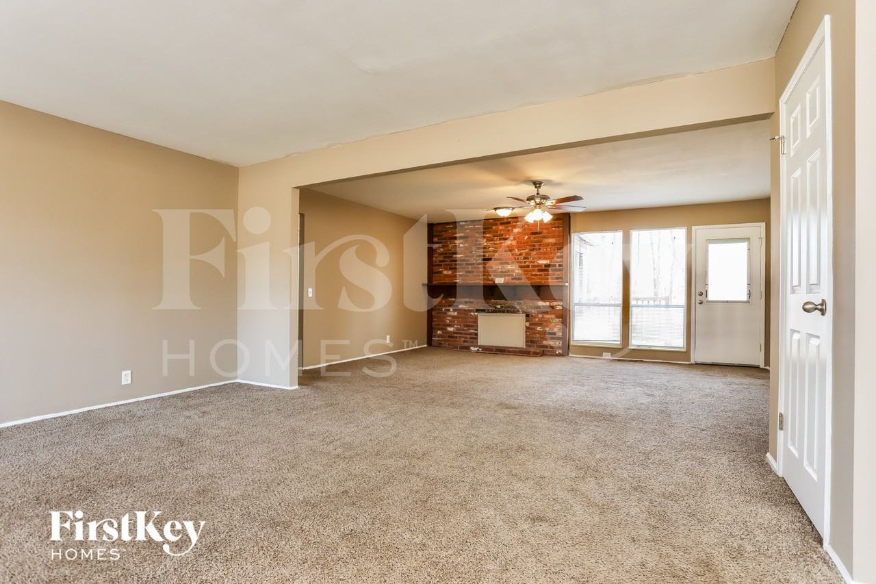 3250 Churchill Dr - Photo 4 of 15