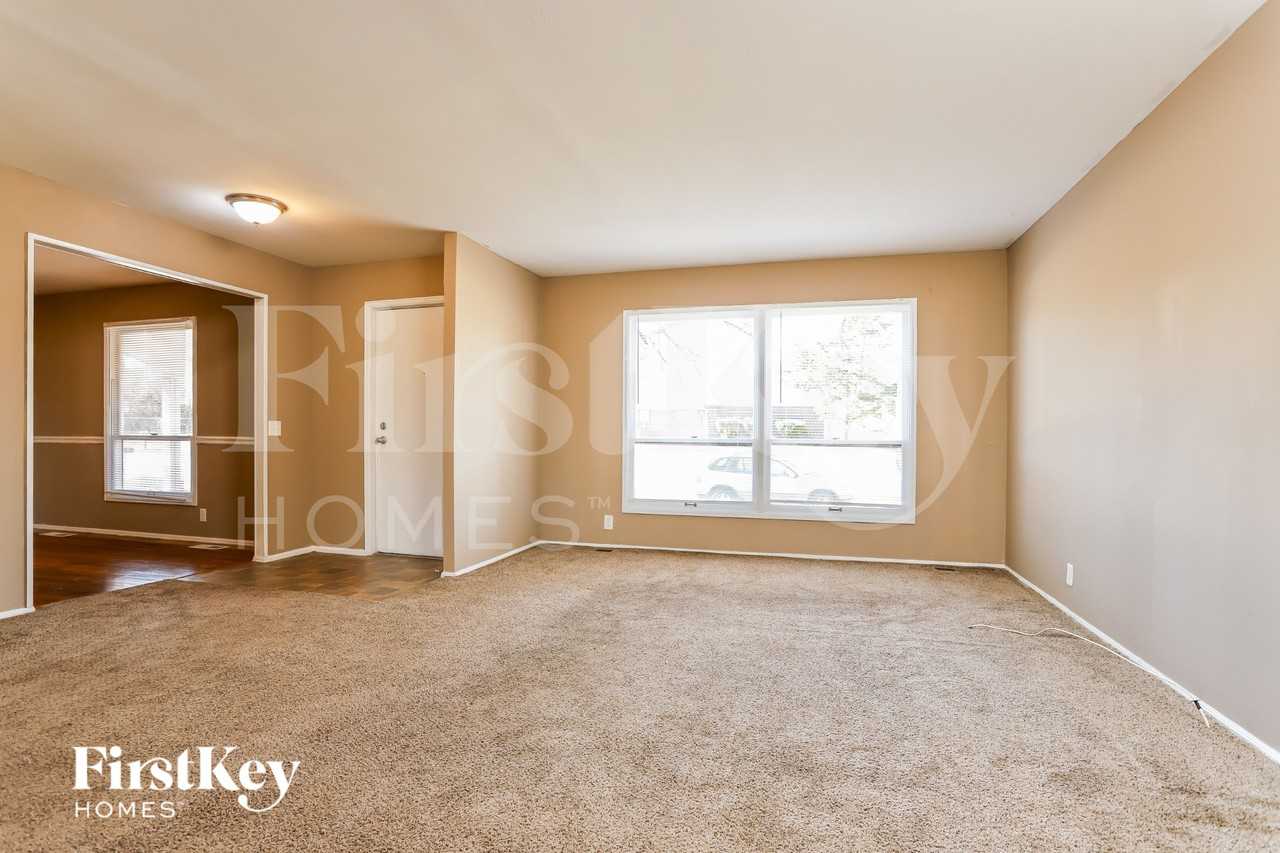 3250 Churchill Dr - Photo 5 of 15
