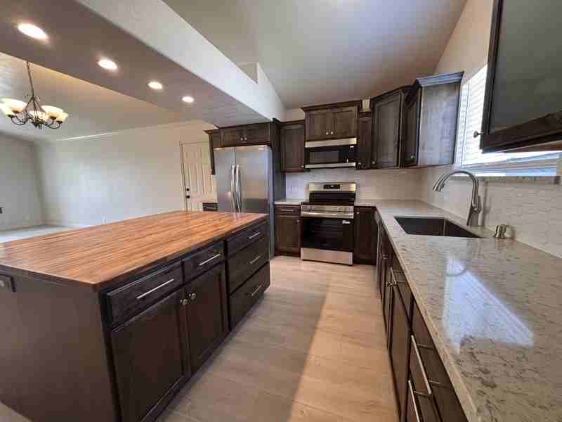 627 Eastnorth - Photo 5 of 34
