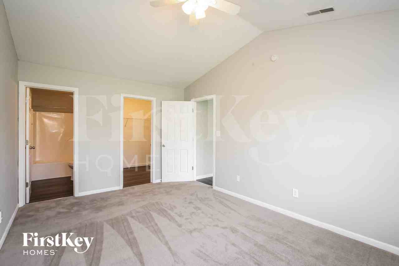 2635 Lullwater Ln - Photo 7 of 15