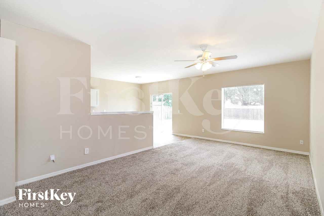 2067 N Chamberlain Blvd - Photo 3 of 15