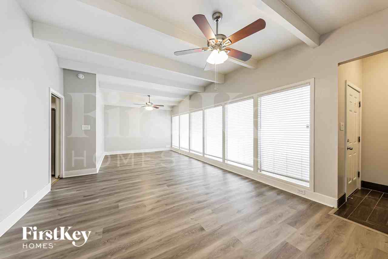 2028 W Schell Dr - Photo 2 of 19
