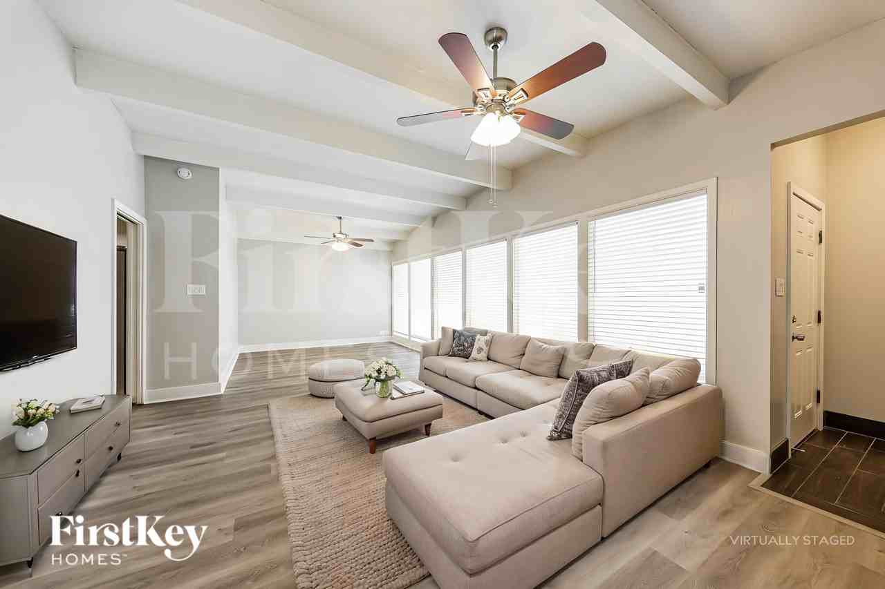 2028 W Schell Dr - Photo 3 of 19