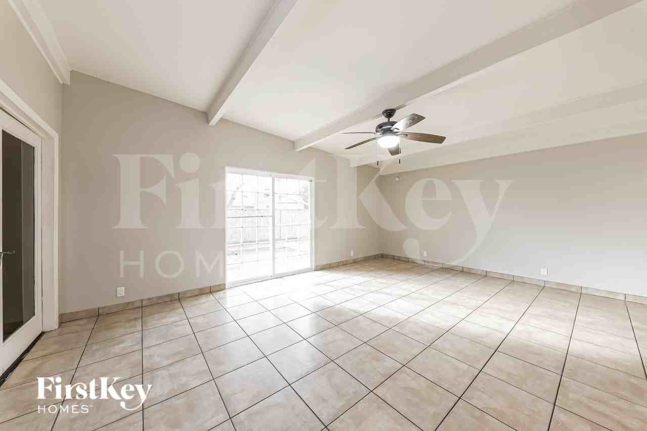 2028 W Schell Dr - Photo 7 of 19