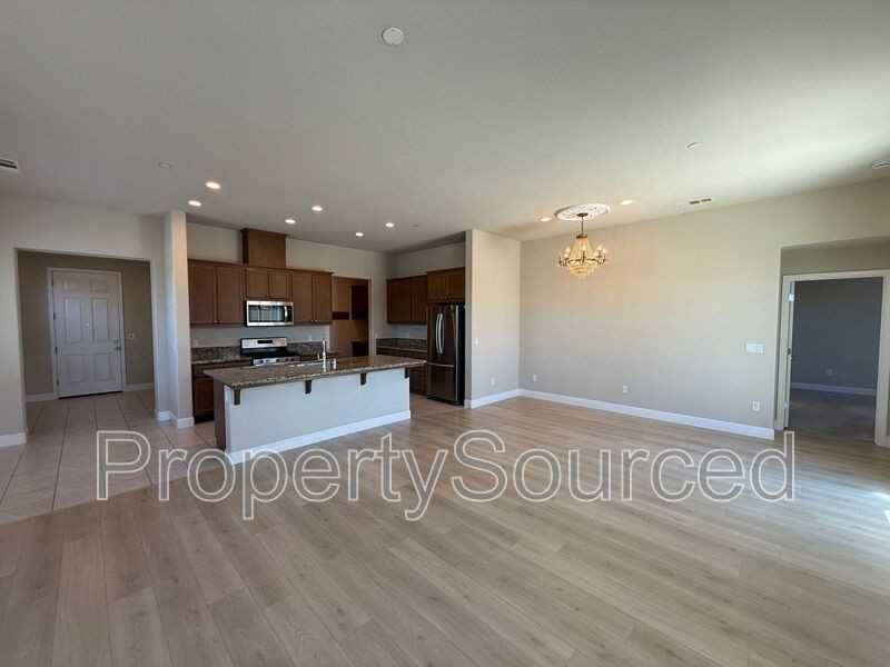 1428 Nascimento St - Photo 4 of 45