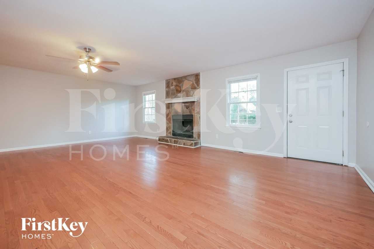 195 Freestone Dr - Photo 3 of 15