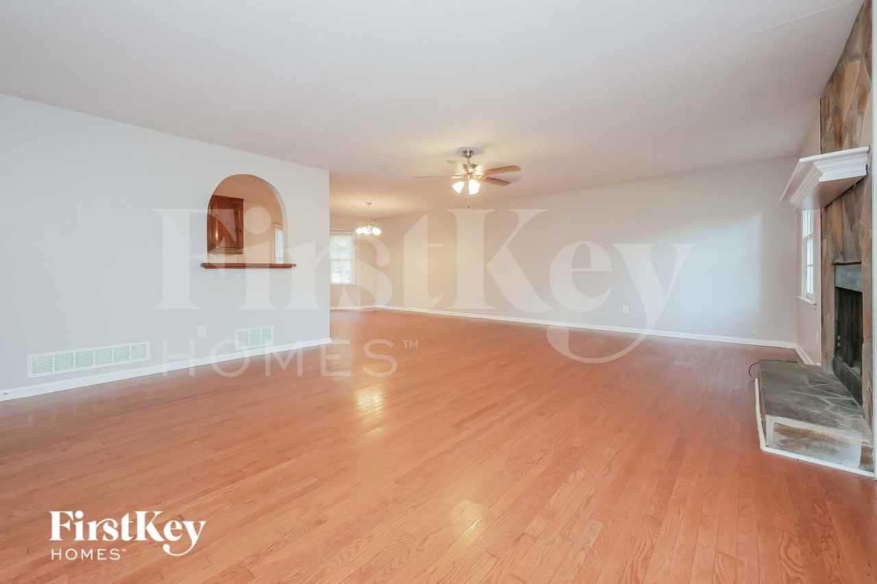195 Freestone Dr - Photo 4 of 15