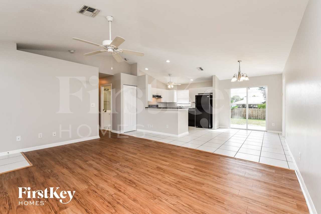 19039 Coconut Rd - Photo 3 of 15