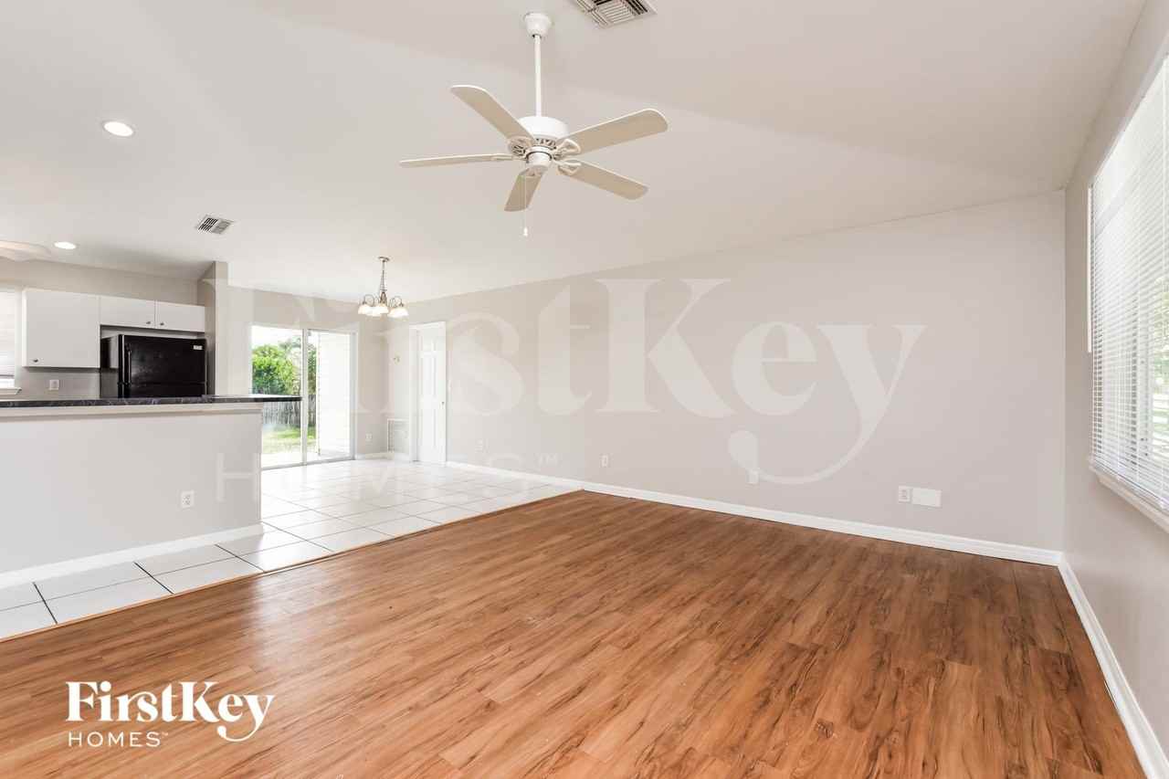 19039 Coconut Rd - Photo 4 of 15