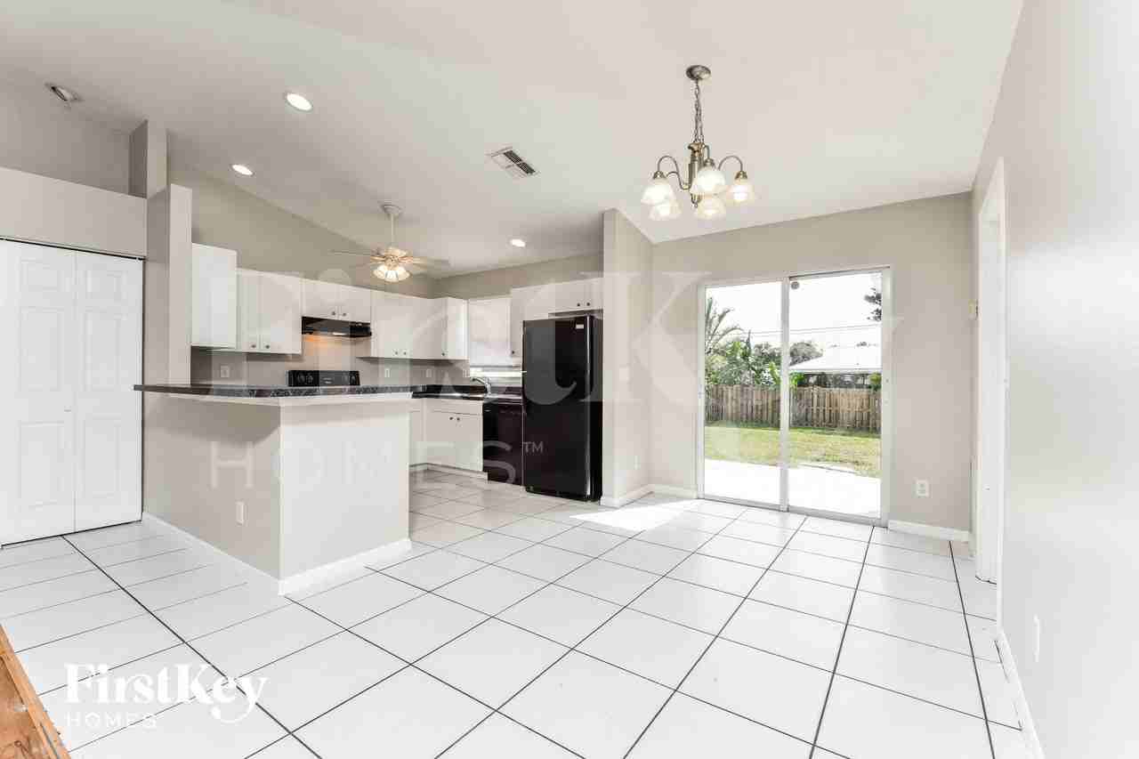 19039 Coconut Rd - Photo 5 of 15