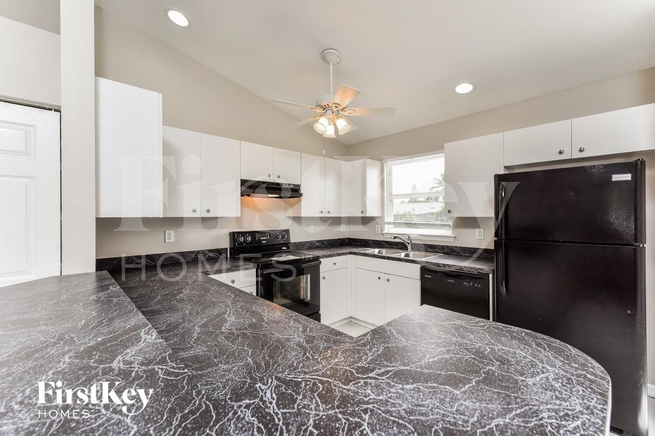 19039 Coconut Rd - Photo 6 of 15