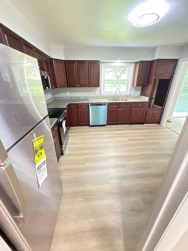 1260 Kenmore Dr - Photo 4 of 14