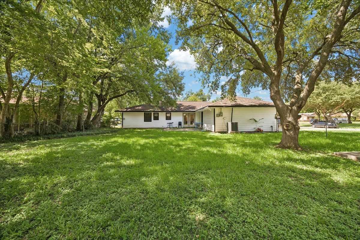 8510 Western Dr - Photo 2 of 10