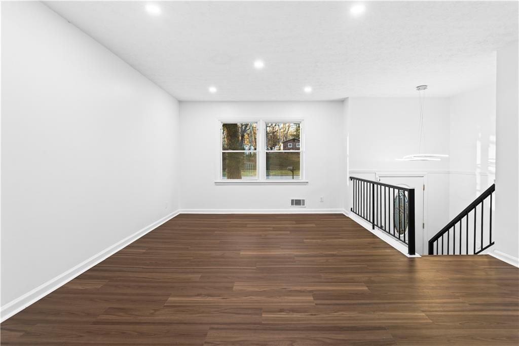 2304 S Hairston Rd - Photo 3 of 23