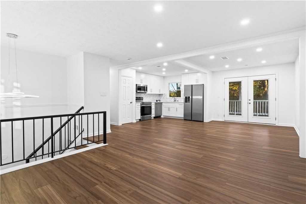 2304 S Hairston Rd - Photo 4 of 23