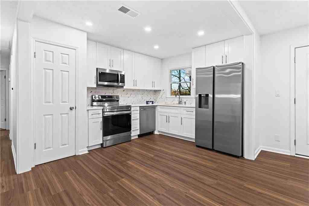 2304 S Hairston Rd - Photo 5 of 23