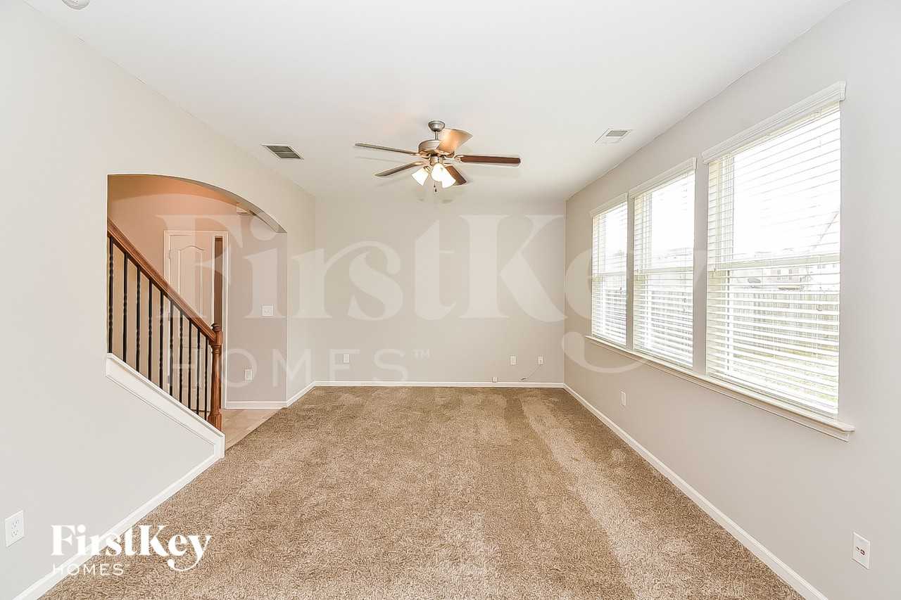 166 Hill Side Way - Photo 3 of 18