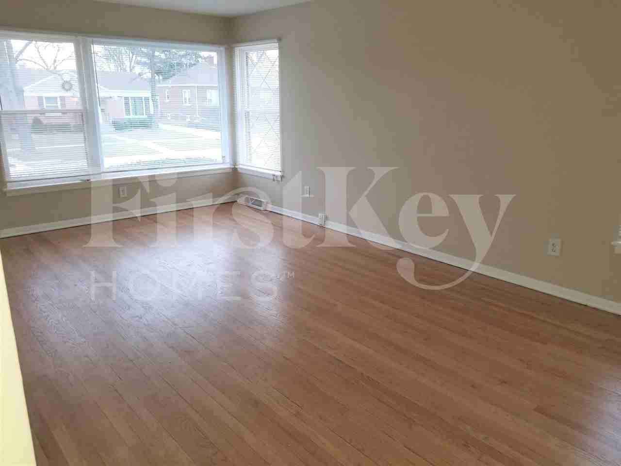 1526 Mandel Ave - Photo 2 of 10