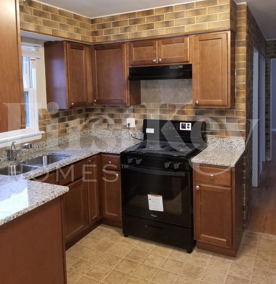 1526 Mandel Ave - Photo 3 of 10