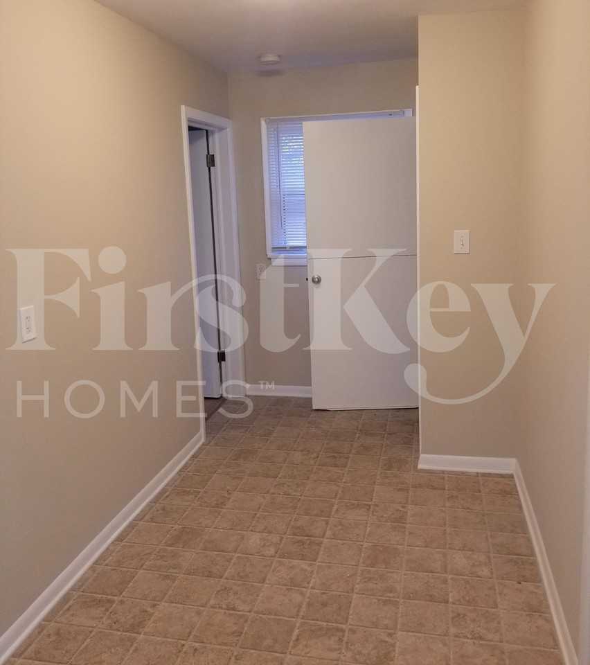 1526 Mandel Ave - Photo 4 of 10