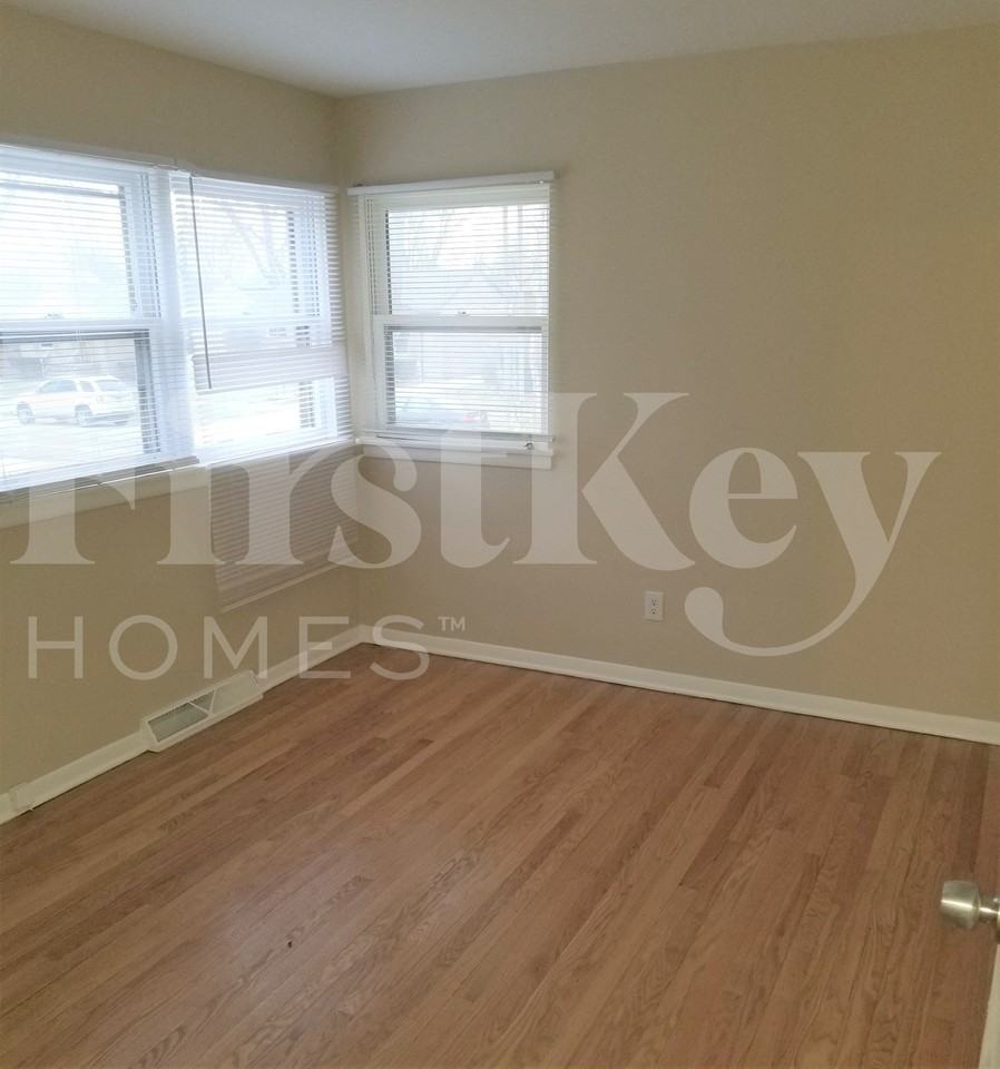 1526 Mandel Ave - Photo 5 of 10