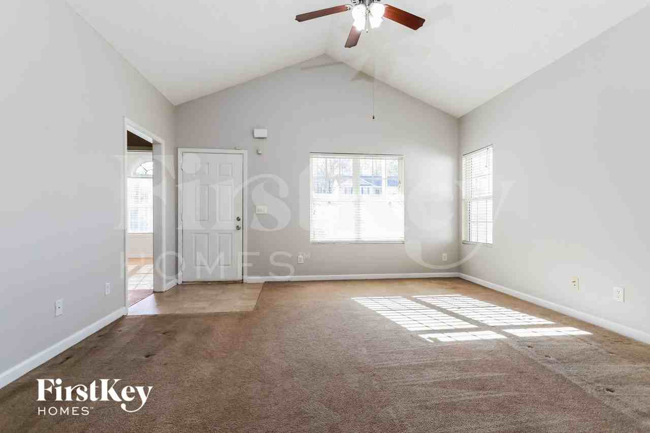 1252 Clearwater Dr - Photo 3 of 16