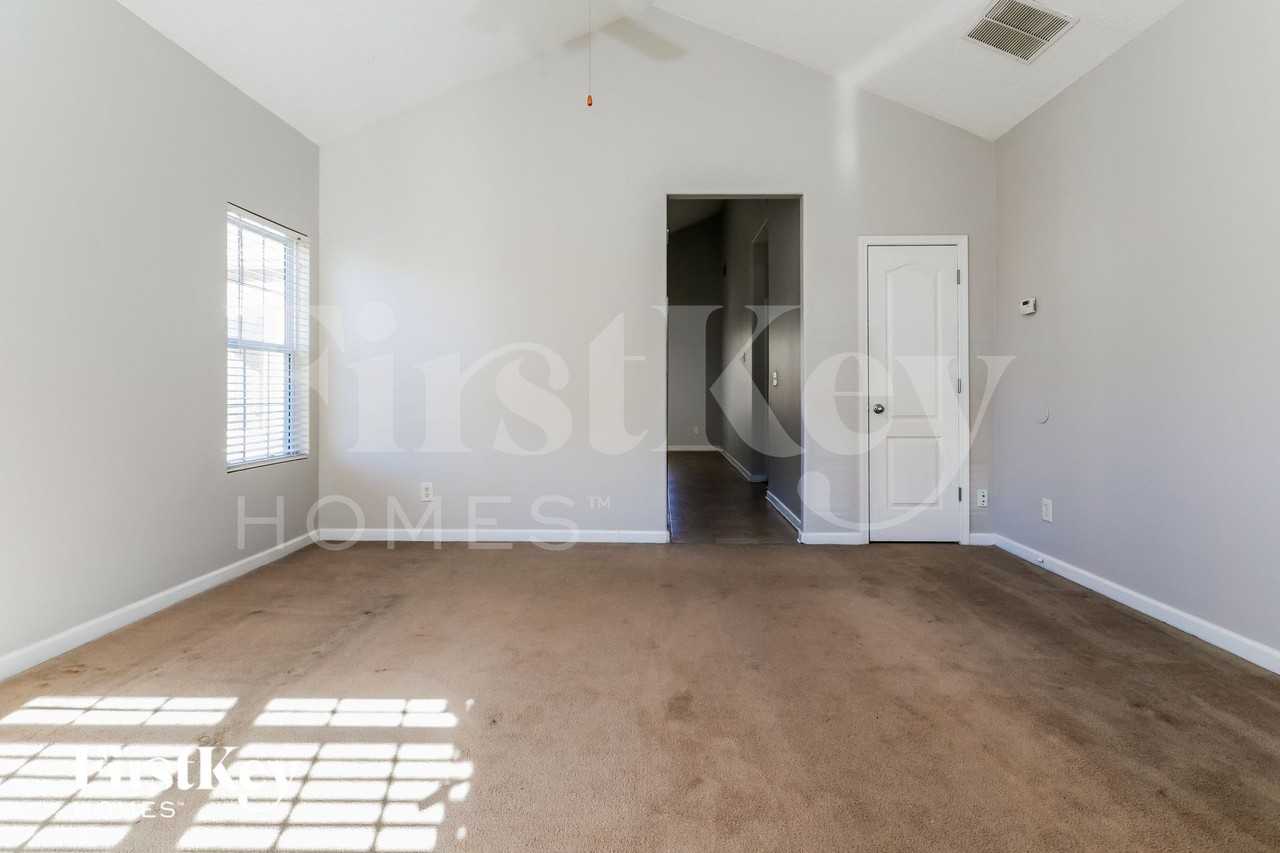 1252 Clearwater Dr - Photo 4 of 16