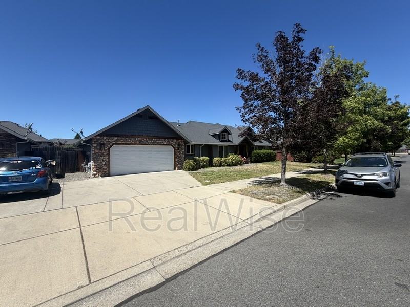 1388 Kellenbeck Ave - Photo 2 of 16